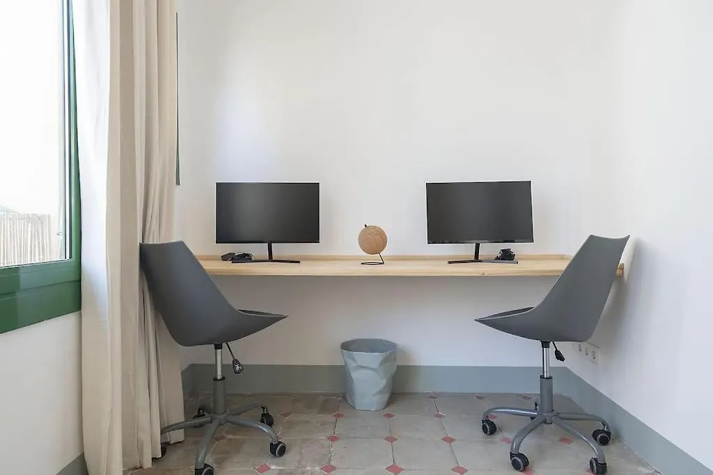 Canela Homes Barcelona Fontana アパート