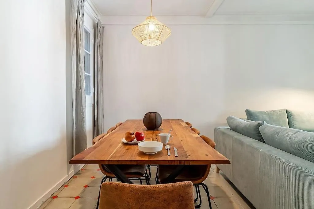 Canela Homes Barcelona Fontana アパート